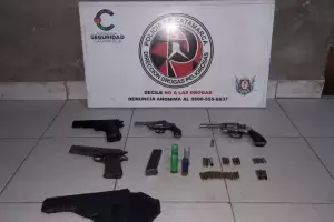 Allanan quioscos de venta de droga al menudeo y secuestran gran cantidad de armas de fuego