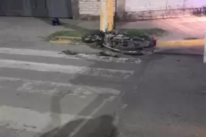 Un motociclista result herido tras chocar contra un auto