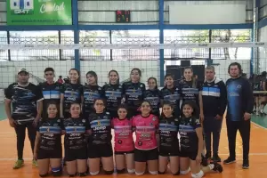 El equipo femenino de Ateneo Voley logr su victoria en el debut en el Regional NOA