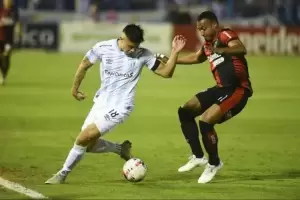 Atltico de Tucumn derrot 2 a 0 a Newell's y se mantiene en la cima del torneo