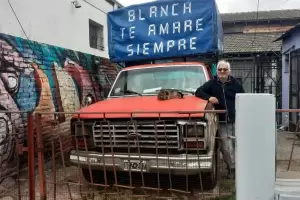 Perdi a su esposa hace 9 aos y le escribi un mensaje en su flete: un amor que se hizo viral