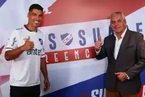 Surez lleg a Uruguay para sumarse a Nacional y revolucion las calles de Montevideo