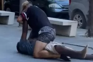 Un italiano asesin a un vendedor nigeriano en plena calle y se justific