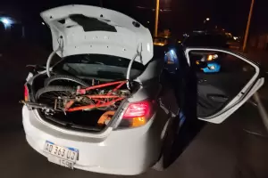 Ladrn ingres armado a una casa, le apunt a la cabeza al propietario y escap en rems