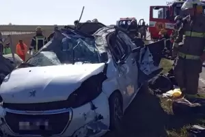 Un grupo de jvenes amigas volcaron con el auto cuando regresaban de Pinamar a Castelar: dos de ellas murieron