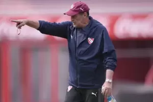 Asumi en Independiente Julio Csar Falcioni y asegur que no tiene una clusula de salida