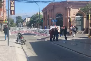 Ahorristas damnificados se manifestaron con corte en el centro capitalino