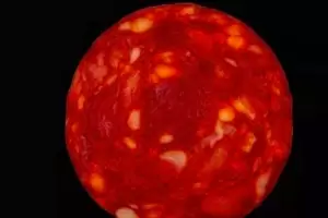 Un fsico francs public una foto de una feta de chorizo y la hizo pasar por una imagen del James Webb