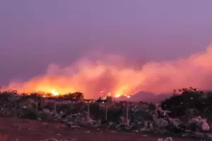 Incontrolable incendio en la Planta de Tratamiento de Residuos