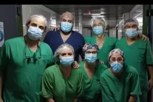 Realizaron una compleja ciruga para salvar el brazo de un hombre con graves lesiones