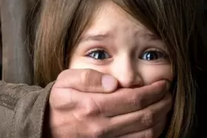 Una nia fue a la comisara y cont que fue abusada a punta de cuchillo en una construccin