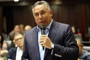 Un diputado chavista insult a Alberto Fernndez por el avin: Pelele, rastrero y jalabolas