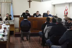 Exconvicto lleg en el mvil policial a declarar y acus a cuatro policas de golpear a Diego en el calabozo