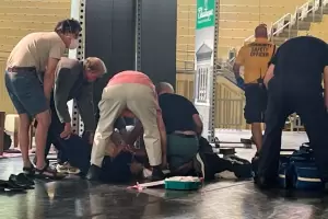 Conmocin en Nueva York: Atacaron en una conferencia a un escritor que tena amenazas de muerte de Irn