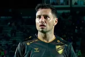 La victoria de Platense qued opacada por el polmico cruce entre Zrate y un hincha