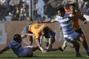 Los Pumas le ganaron a Australia 48-17 en San Juan y son punteros del torneo