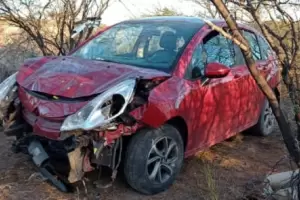Viajaban hacia Santiago del Estero, habran perdido el control del auto, y chocaron contra unos rboles