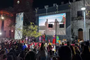 Con gran convocatoria, la Capital vivi a pleno la Noche de los Paseos