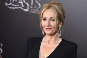Investigan amenaza contra J.K. Rowling tras su mensaje de apoyo a Salman Rushdie