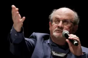 Salman Rushdie podra perder un ojo y tiene un rgano complicado