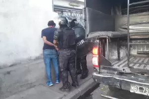 Detienen a una pareja con un arma de fuego de juguete