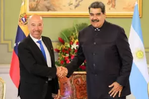 Avin iran: ahora el Gobierno se aline con Venezuela y dijo que la Justicia lo tiene secuestrado