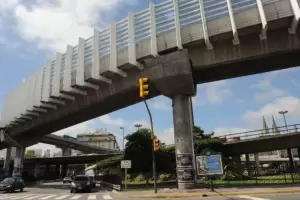 Un hombre muri aplastado por su propia camioneta