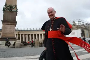 Un cardenal canadiense con un alto cargo en el Vaticano fue acusado de abuso sexual