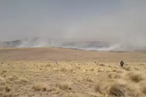 Incendio en Las Chacritas: mejoran las condiciones y podr operar el avin hidrante