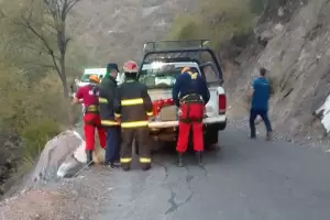 Un auto cay desde un precipicio de la Cuesta de El Portezuelo