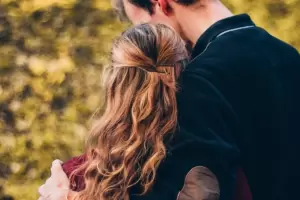 Inslito: Pag a un asaltante para que le robara el telfono a su novio y poder saber si la engaaba