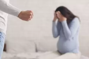 Violento golpe a su pareja embarazada y termin detenido