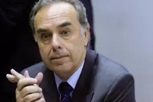 Muri Eduardo Sadours, el ex embajador argentino que denunci una "aduana paralela" entre los Kirchner y Chvez