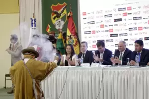 Gustavo Costas fue sorprendido con un ritual andino en su presentacin como DT de la seleccin de Bolivia