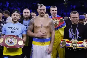 Usyk volvi� a derrotar a Joshua y retuvo los t�tulos mundiales de los pesados