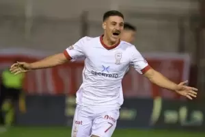 Con tanto de Cccaro, Huracn derrot a Newell's y escal al tercer puesto en Parque Patricios