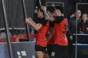 Coln se reencontr con el triunfo ante Tigre con un doblete del Pulga Rodrguez