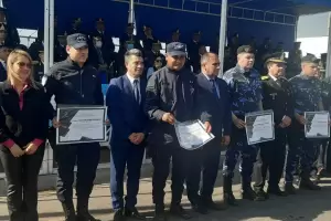 Acto por el 199 aniversario de la Polica de la Provincia: desfile y reconocimiento a efectivos