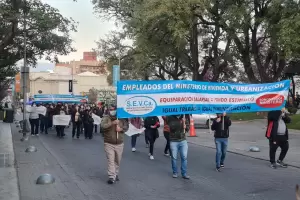 Manifestantes del Ministerio de la Vivienda exigieron mejoras salariales