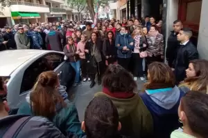 En la previa, militantes esperan a la Vicepresidenta, que ir hacia el Congreso