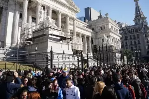 Militantes y dirigentes polticos llegaron al Congreso para respaldar a Cristina Kirchner