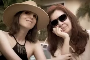 "Si naciera 20 veces, 20 veces hara lo mismo": Florencia Kirchner apoy a su madre tras el descargo