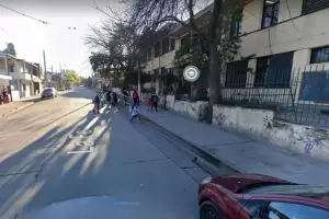 Violento ataque homofbico en un colegio: golpearon a un compaero y le escribieron mensajes ofensivos en el cuerpo