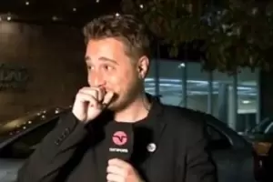 Maximiliano Grillo trag una mosca en vivo y tuvo que interrumpir su informe