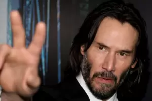 Keanu Reeves se col� en una fiesta de casamiento y sorprendi� a todos