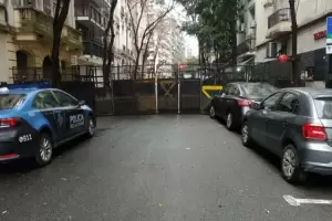 El oficialismo repudi el vallado en la casa de Cristina Kirchner y convoc a una manifestacin