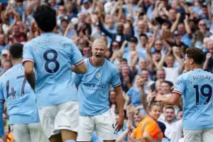 Con un triplete de Haaland y una buena actuacin de Julin lvarez, Manchester City remont ante Crystal Palace