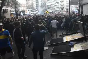 La oposicin repudi los disturbios frente al departamento de CFK y acus al Gobierno de incitar la violencia