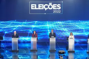 El fuerte ida y vuelta entre Jair Bolsonaro y Lula en el marco del primer debate televisivo