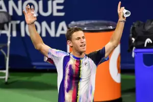 Schwartzman sufri en su debut en el US Open pero avanz por la lesin de su rival